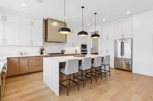43 Elveden Park Sw, Calgary, AB - Indoor Photo Showing Kitchen With Upgraded Kitchen