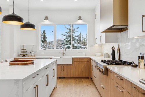 43 Elveden Park Sw, Calgary, AB - Indoor Photo Showing Kitchen With Upgraded Kitchen