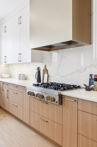 43 Elveden Park Sw, Calgary, AB - Indoor Photo Showing Kitchen With Upgraded Kitchen