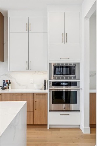 43 Elveden Park Sw, Calgary, AB - Indoor Photo Showing Kitchen