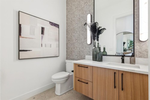 43 Elveden Park Sw, Calgary, AB - Indoor Photo Showing Bathroom