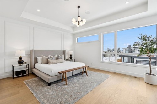 43 Elveden Park Sw, Calgary, AB - Indoor Photo Showing Bedroom