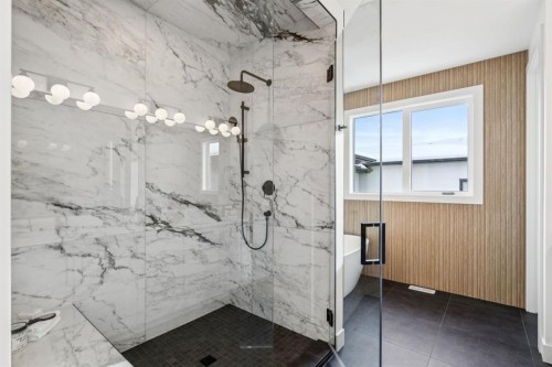 43 Elveden Park Sw, Calgary, AB - Indoor Photo Showing Bathroom
