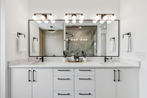 43 Elveden Park Sw, Calgary, AB - Indoor Photo Showing Bathroom