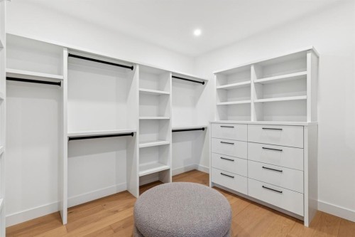 43 Elveden Park Sw, Calgary, AB - Indoor With Storage
