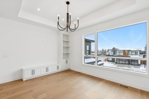 43 Elveden Park Sw, Calgary, AB - Indoor Photo Showing Other Room