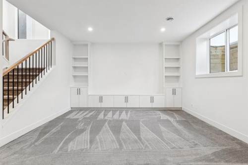 43 Elveden Park Sw, Calgary, AB - Indoor Photo Showing Other Room