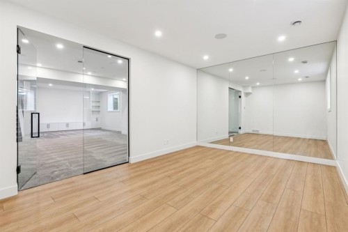 43 Elveden Park Sw, Calgary, AB - Indoor Photo Showing Other Room