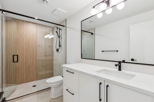 43 Elveden Park Sw, Calgary, AB - Indoor Photo Showing Bathroom