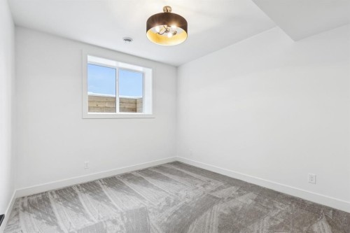 43 Elveden Park Sw, Calgary, AB - Indoor Photo Showing Other Room