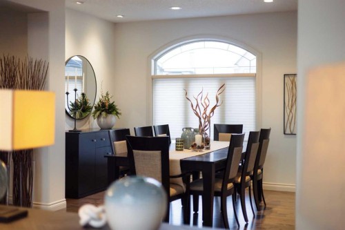 33 Discovery Rise Sw, Calgary, AB - Indoor Photo Showing Dining Room