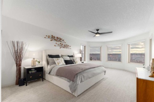 33 Discovery Rise Sw, Calgary, AB - Indoor Photo Showing Bedroom