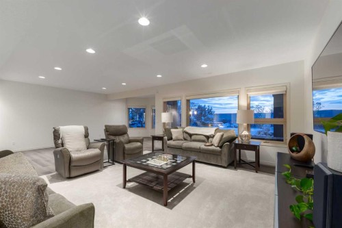 33 Discovery Rise Sw, Calgary, AB - Indoor Photo Showing Living Room