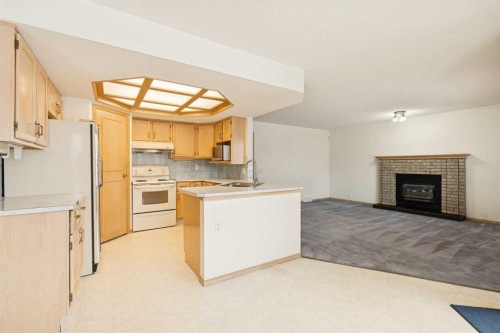 2498 Catalina Boulevard Ne, Calgary, AB - Indoor Photo Showing Kitchen
