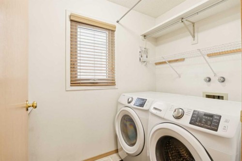 2498 Catalina Boulevard Ne, Calgary, AB - Indoor Photo Showing Laundry Room