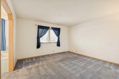 2498 Catalina Boulevard Ne, Calgary, AB - Indoor Photo Showing Other Room