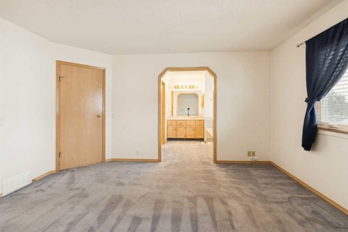 2498 Catalina Boulevard Ne, Calgary, AB - Indoor Photo Showing Other Room
