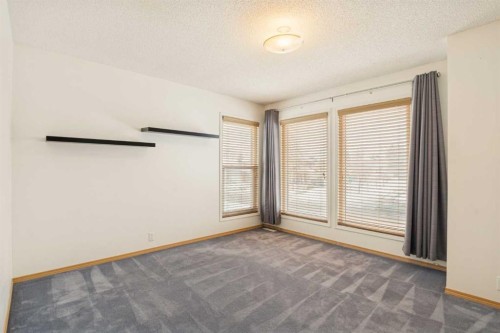 2498 Catalina Boulevard Ne, Calgary, AB - Indoor Photo Showing Other Room
