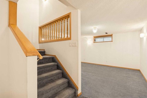 2498 Catalina Boulevard Ne, Calgary, AB - Indoor Photo Showing Other Room