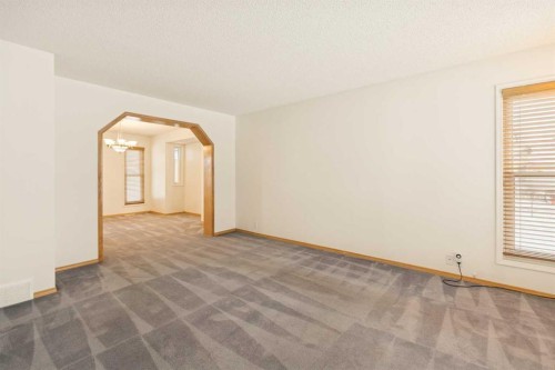 2498 Catalina Boulevard Ne, Calgary, AB - Indoor Photo Showing Other Room
