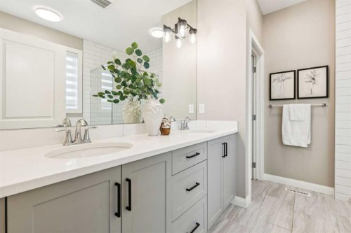 487 Rivercrest Road, Cochrane, AB - Indoor Photo Showing Bathroom