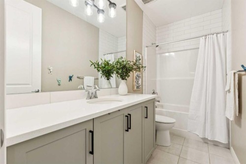 487 Rivercrest Road, Cochrane, AB - Indoor Photo Showing Bathroom