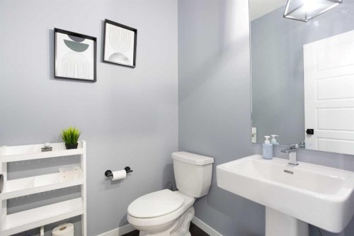 265 Belmont Way Sw, Calgary, AB - Indoor Photo Showing Bathroom