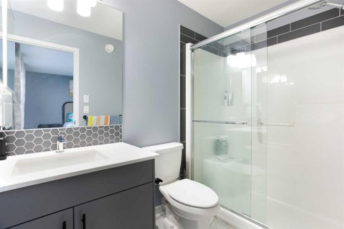 265 Belmont Way Sw, Calgary, AB - Indoor Photo Showing Bathroom