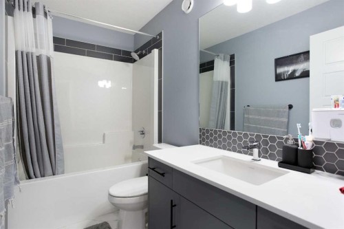 265 Belmont Way Sw, Calgary, AB - Indoor Photo Showing Bathroom