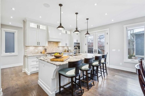 419 47 Avenue Sw, Calgary, AB - Indoor Photo Showing Kitchen With Upgraded Kitchen