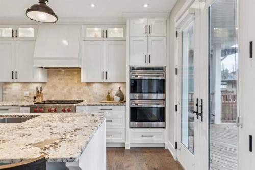 419 47 Avenue Sw, Calgary, AB - Indoor Photo Showing Kitchen With Upgraded Kitchen