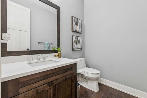 419 47 Avenue Sw, Calgary, AB - Indoor Photo Showing Bathroom