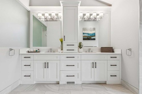 419 47 Avenue Sw, Calgary, AB - Indoor Photo Showing Bathroom