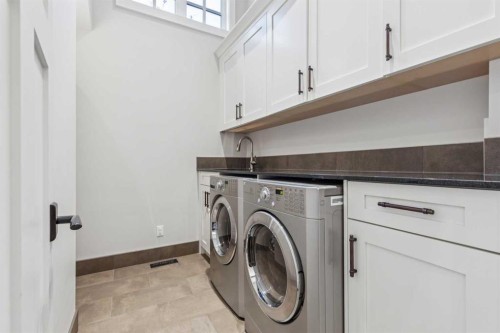 419 47 Avenue Sw, Calgary, AB - Indoor Photo Showing Laundry Room