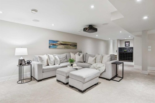 419 47 Avenue Sw, Calgary, AB - Indoor Photo Showing Living Room