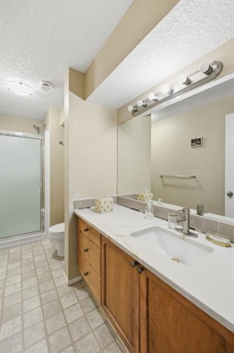 124 Evansbrooke Landing Nw, Calgary, AB - Indoor Photo Showing Bathroom