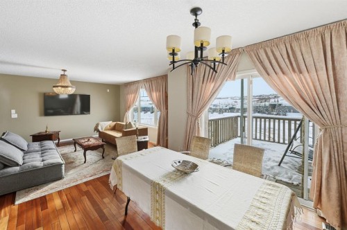 124 Evansbrooke Landing Nw, Calgary, AB - Indoor Photo Showing Other Room