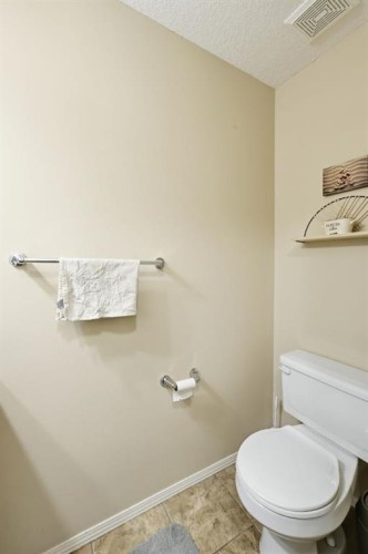 124 Evansbrooke Landing Nw, Calgary, AB - Indoor Photo Showing Bathroom