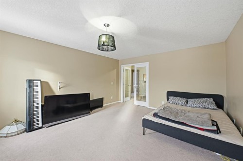 124 Evansbrooke Landing Nw, Calgary, AB - Indoor Photo Showing Bedroom