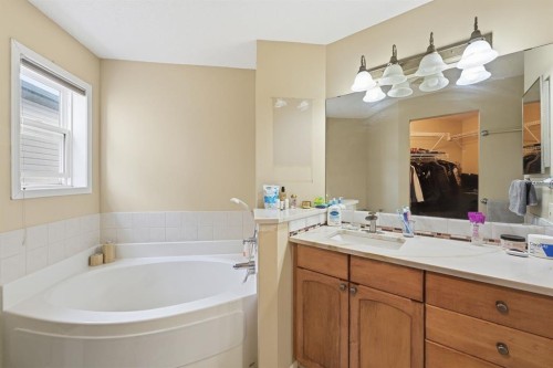 124 Evansbrooke Landing Nw, Calgary, AB - Indoor Photo Showing Bathroom