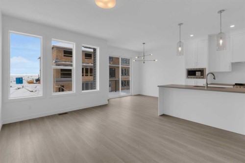 1321 South Point Parade Sw, Airdrie, AB - Indoor Photo Showing Kitchen