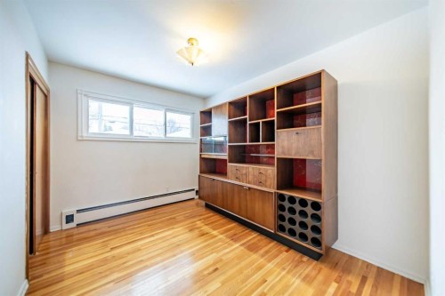 1109 40 Avenue Nw, Calgary, AB - Indoor Photo Showing Other Room