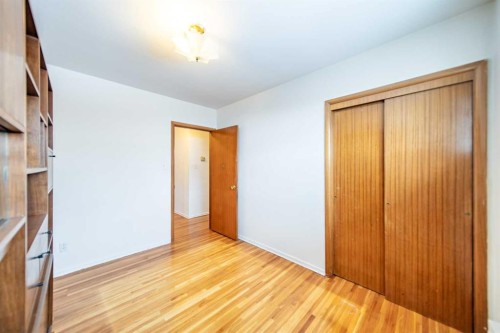 1109 40 Avenue Nw, Calgary, AB - Indoor Photo Showing Other Room