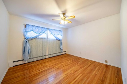 1109 40 Avenue Nw, Calgary, AB - Indoor Photo Showing Other Room