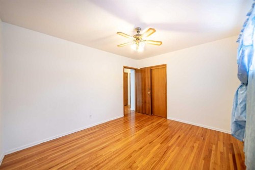 1109 40 Avenue Nw, Calgary, AB - Indoor Photo Showing Other Room