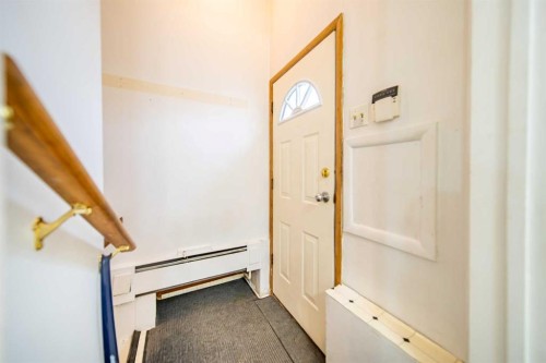 1109 40 Avenue Nw, Calgary, AB - Indoor Photo Showing Other Room