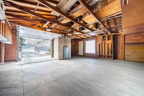 1109 40 Avenue Nw, Calgary, AB - Indoor