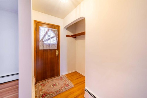 1109 40 Avenue Nw, Calgary, AB - Indoor Photo Showing Other Room