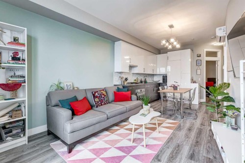415-515 4 Avenue Ne, Calgary, AB - Indoor Photo Showing Living Room