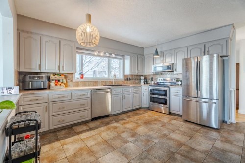 84 Thornaby Crescent Nw, Calgary, AB - Indoor Photo Showing Kitchen With Stainless Steel Kitchen